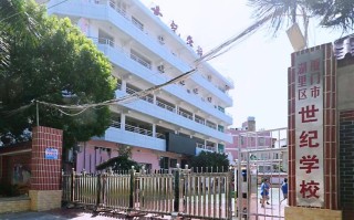 厦门女教师给领导撑伞事件再曝猛料：男女非父女关系视频发布者发声职场潜规则公然上演”